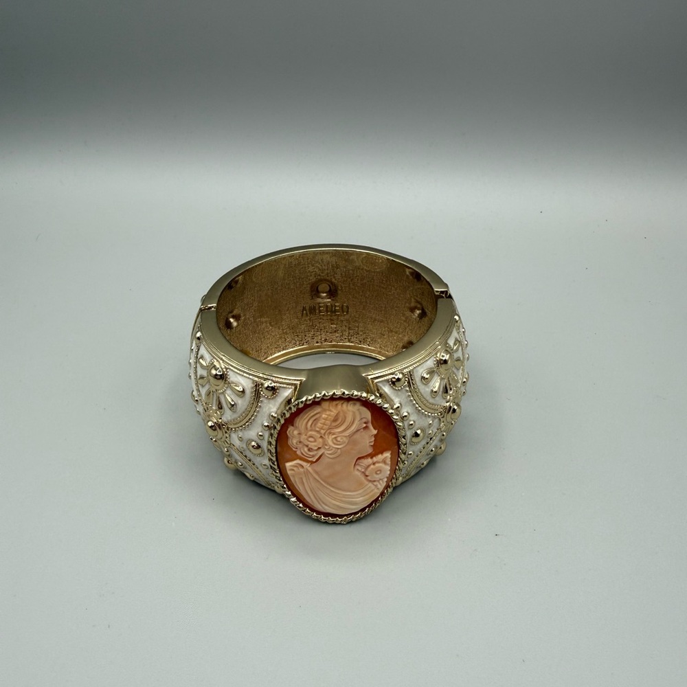 Amedeo Cameo Hinge Bangle